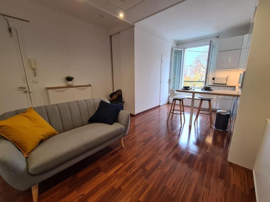 Studio A 2 Pas De La Gare Сартрувиль Экстерьер фото