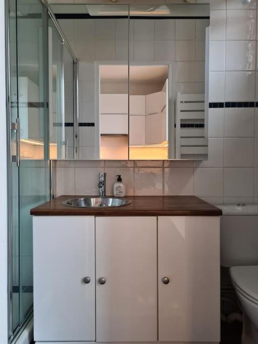 Studio A 2 Pas De La Gare Сартрувиль Экстерьер фото